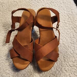 Retro-Inspired Brown Sandals Chunky Heel platform with a cognac leather size 8.5